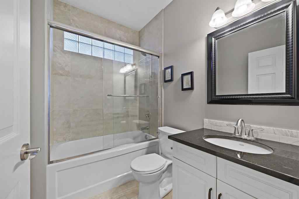 MLS&reg; # A2271226 - 3208 Parkdale Boulevard NW in Parkdale Calgary, Residential Open Houses