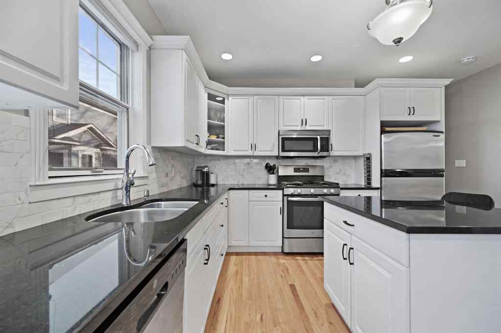 MLS&reg; # A2271226 - 3208 Parkdale Boulevard NW in Parkdale Calgary, Residential Open Houses