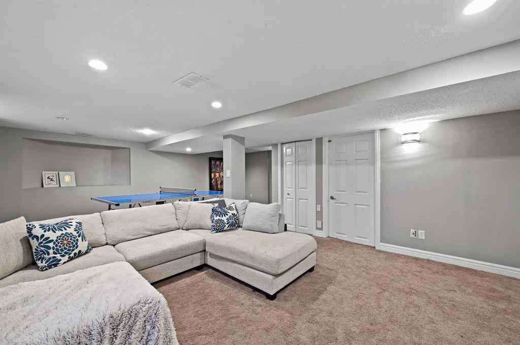 MLS&reg; # A2271226 - 3208 Parkdale Boulevard NW in Parkdale Calgary, Residential Open Houses