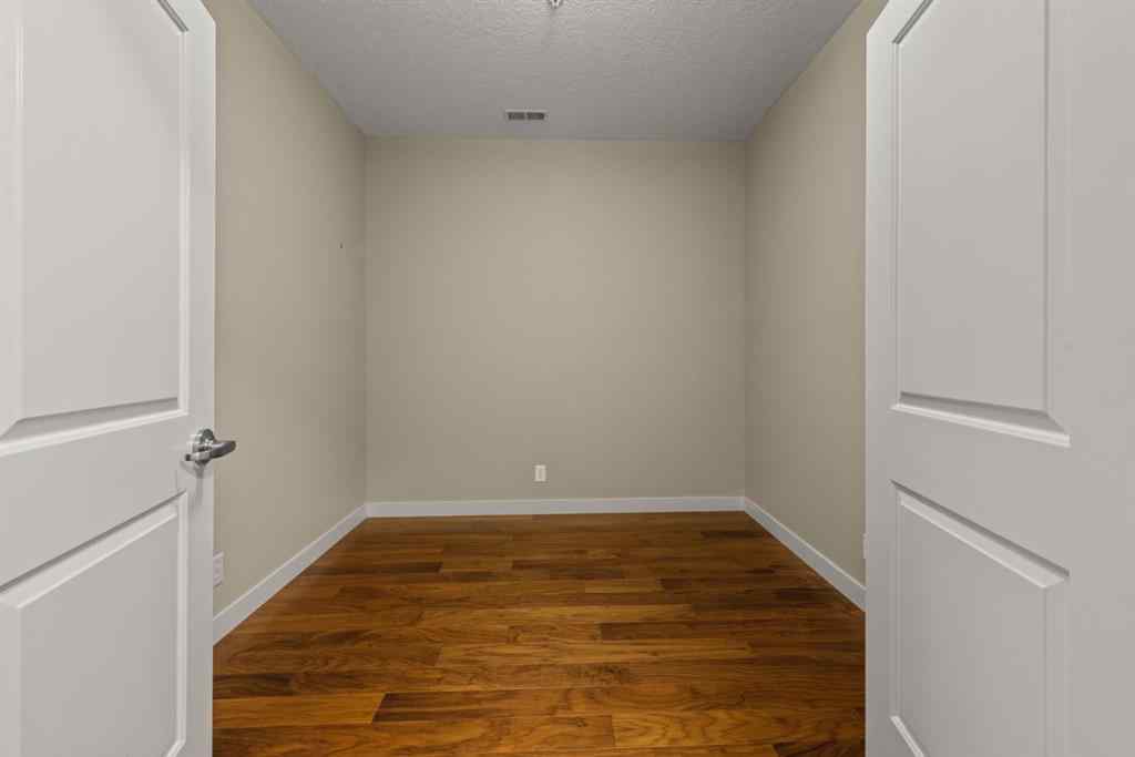 MLS® # A2271234 - Unit #402 476 14 Street NW in Hillhurst Calgary, Residential Open Houses