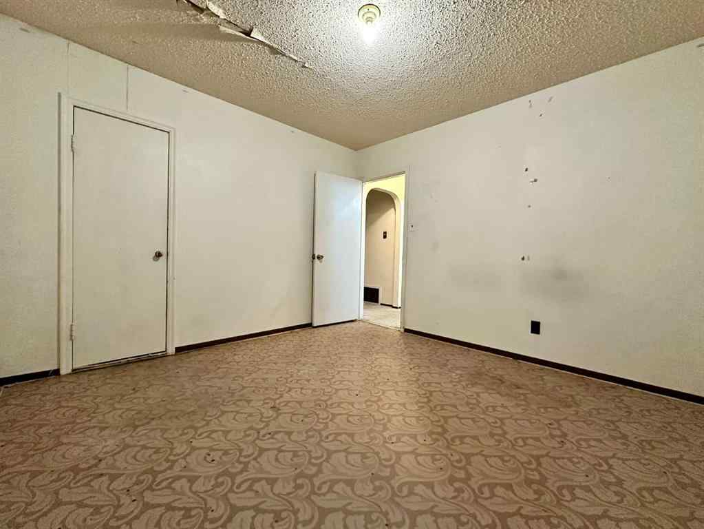 MLS&reg; # A2271253 - 925 15 Street  in NONE Wainwright, Residential Open Houses