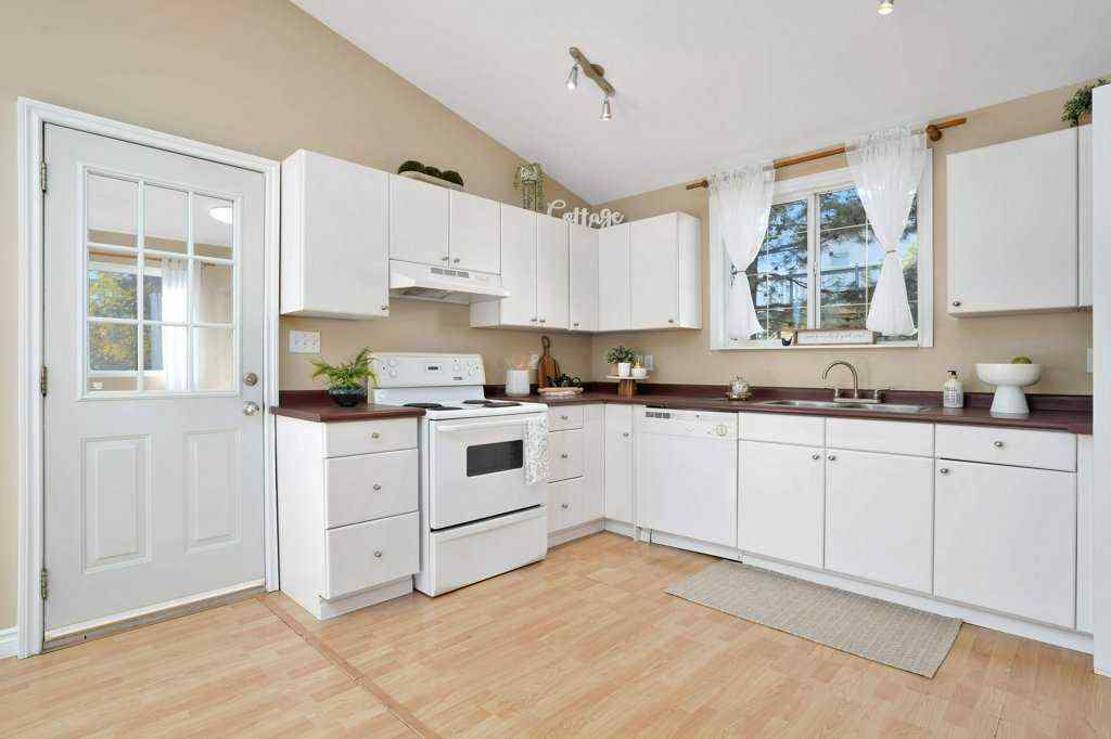 MLS&reg; # A2271290 - 8 Sunnyside Drive  in Sunnyside Rural Ponoka County, Residential Open Houses