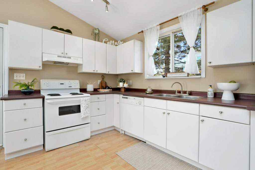 MLS&reg; # A2271290 - 8 Sunnyside Drive  in Sunnyside Rural Ponoka County, Residential Open Houses