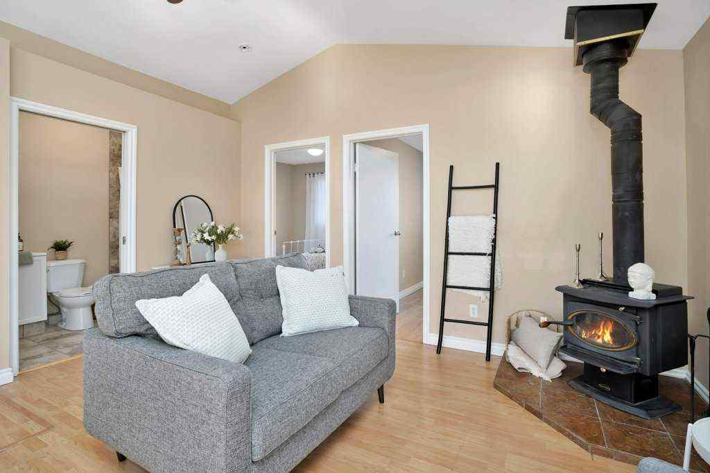 MLS&reg; # A2271290 - 8 Sunnyside Drive  in Sunnyside Rural Ponoka County, Residential Open Houses