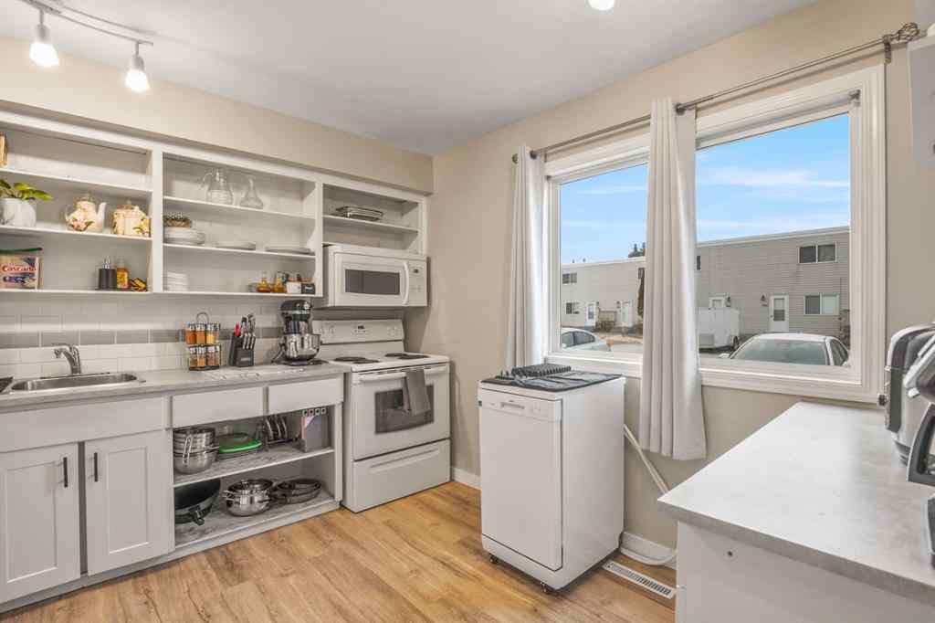 MLS&reg; # A2271317 - Unit #202 4719 33 Street  in South Hill Red Deer, Residential Open Houses