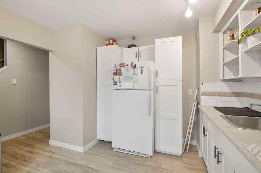 MLS&reg; # A2271317 - Unit #202 4719 33 Street  in South Hill Red Deer, Residential Open Houses