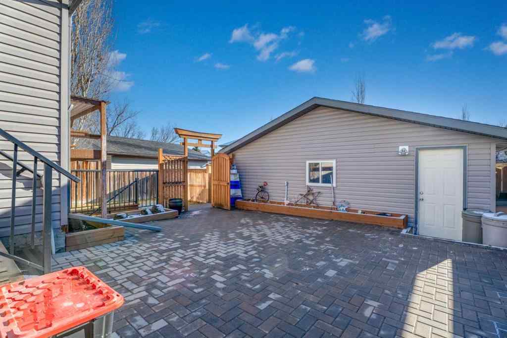 MLS&reg; # A2271327 - 303 Drake Landing Close  in Drake Landing Okotoks, Residential Open Houses