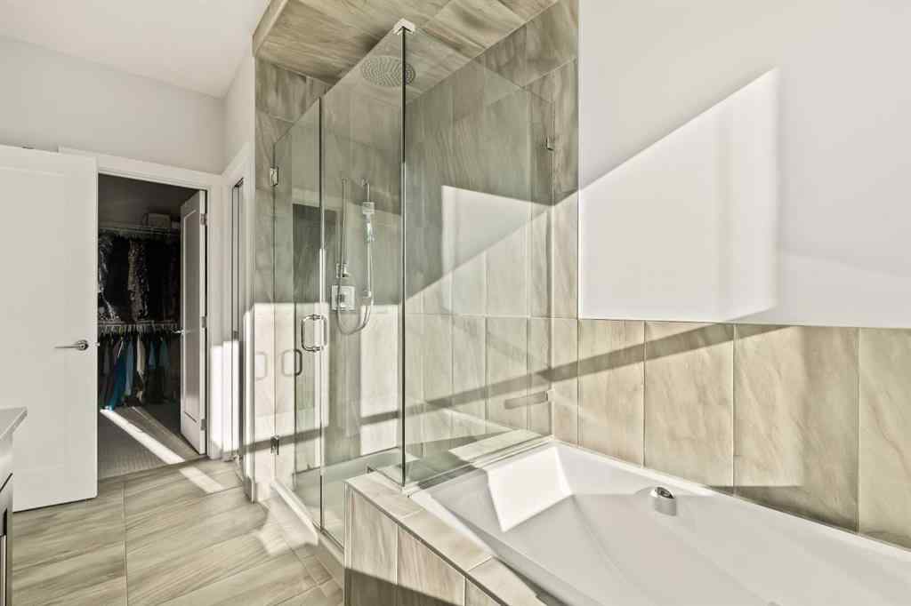 MLS&reg; # A2271332 - 447B 23 Avenue NW in Mount Pleasant Calgary, Residential Open Houses