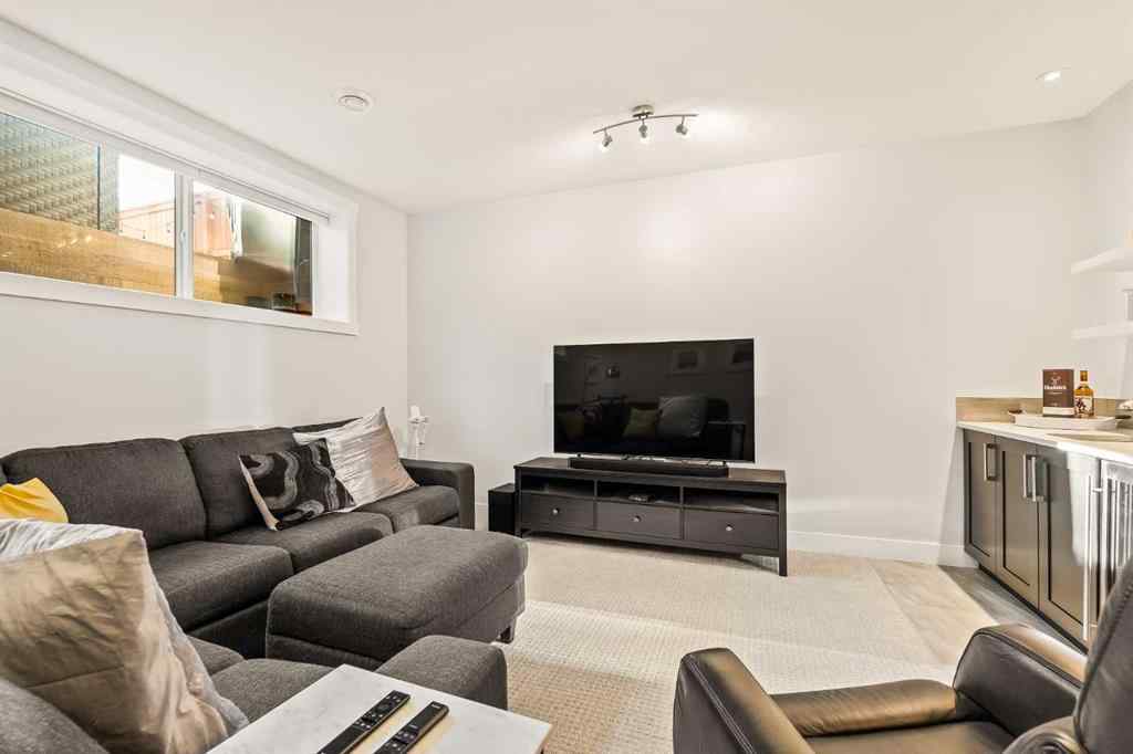 MLS&reg; # A2271332 - 447B 23 Avenue NW in Mount Pleasant Calgary, Residential Open Houses