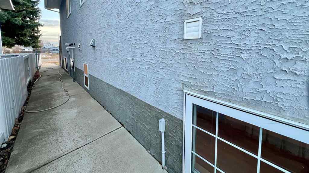 MLS&reg; # A2271353 - 202 2nd Avenue E in NONE Hanna, Residential Open Houses