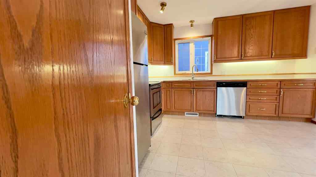 MLS&reg; # A2271353 - 202 2nd Avenue E in NONE Hanna, Residential Open Houses