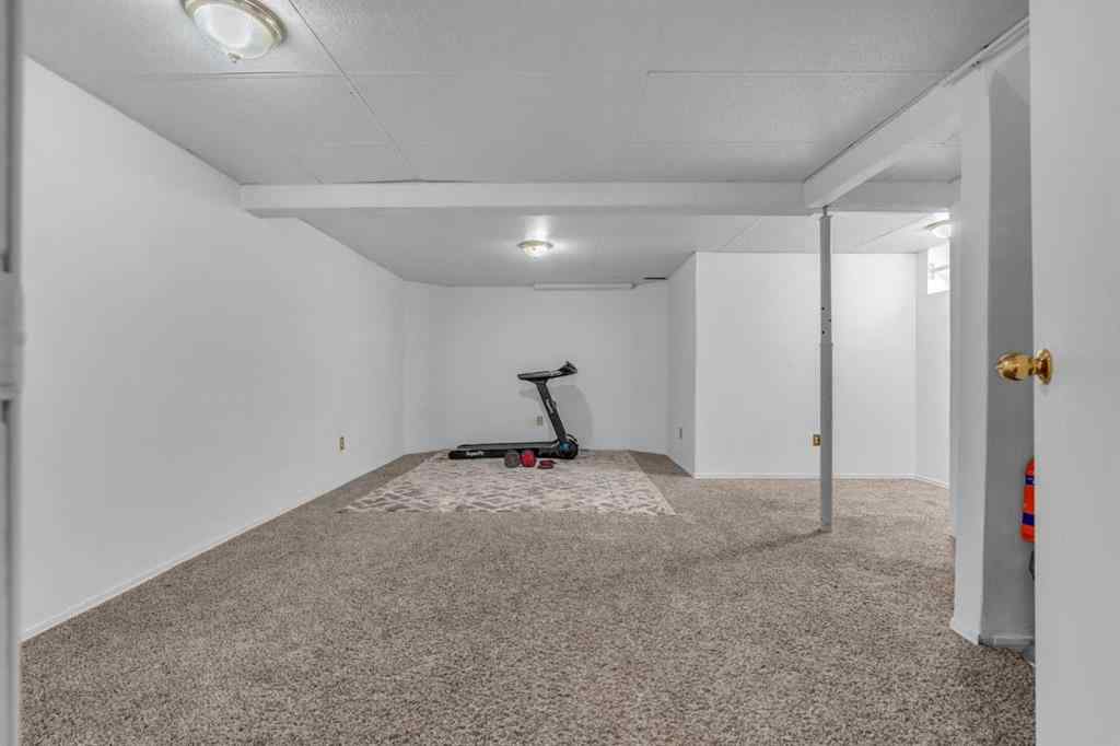 MLS&reg; # A2271357 - 190 Costa Mesa Close NE in Monterey Park Calgary, Residential Open Houses