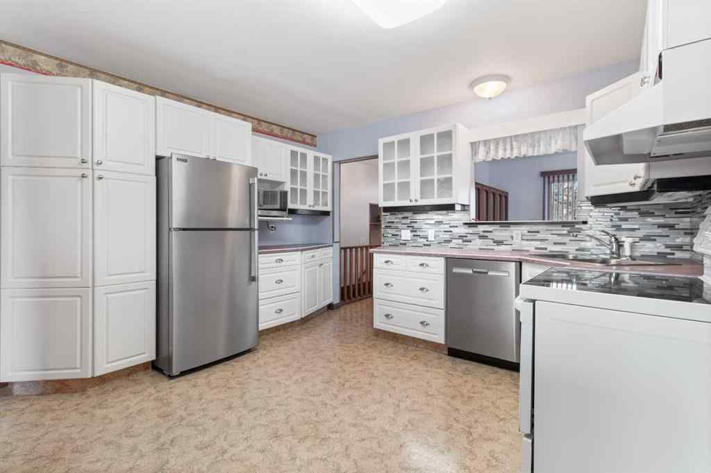 MLS&reg; # A2271368 - 21 Freemont Close  in Fairview Red Deer, Residential Open Houses