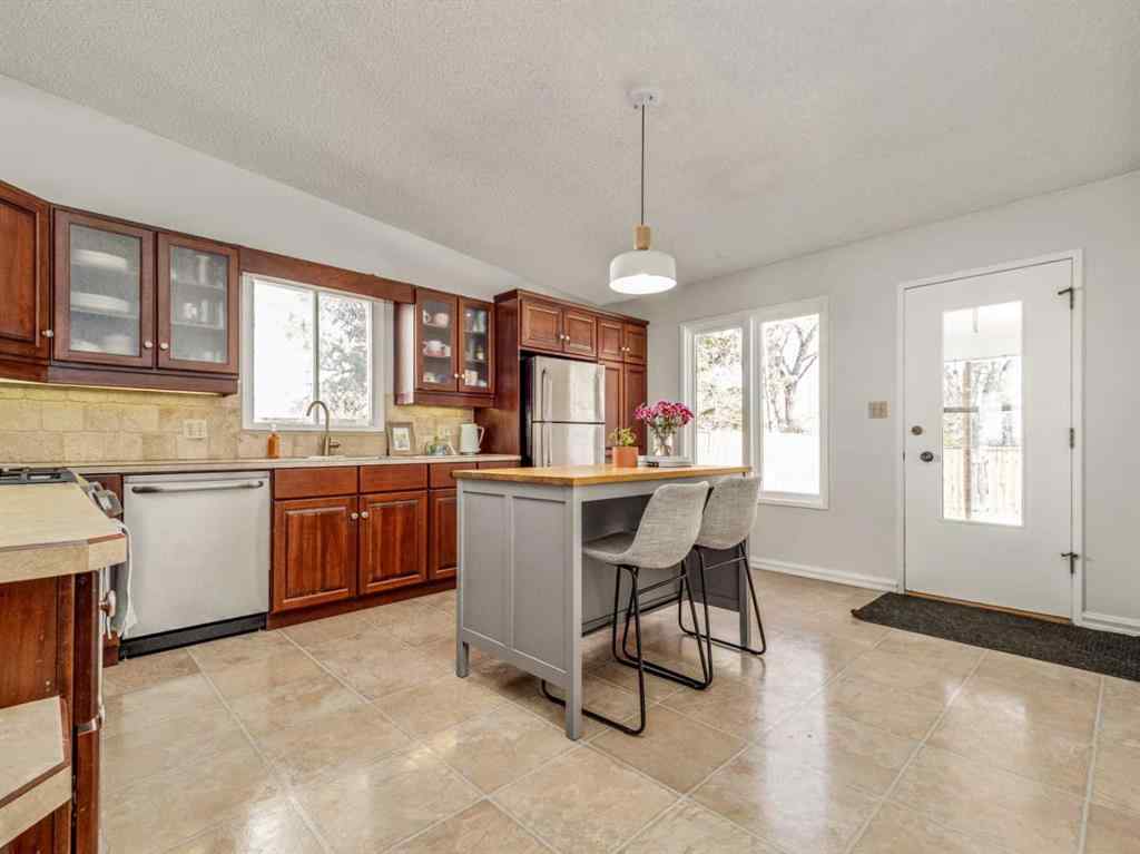 MLS&reg; # A2271389 - 25 Nevada Road W in Varsity Village Lethbridge, Residential Open Houses