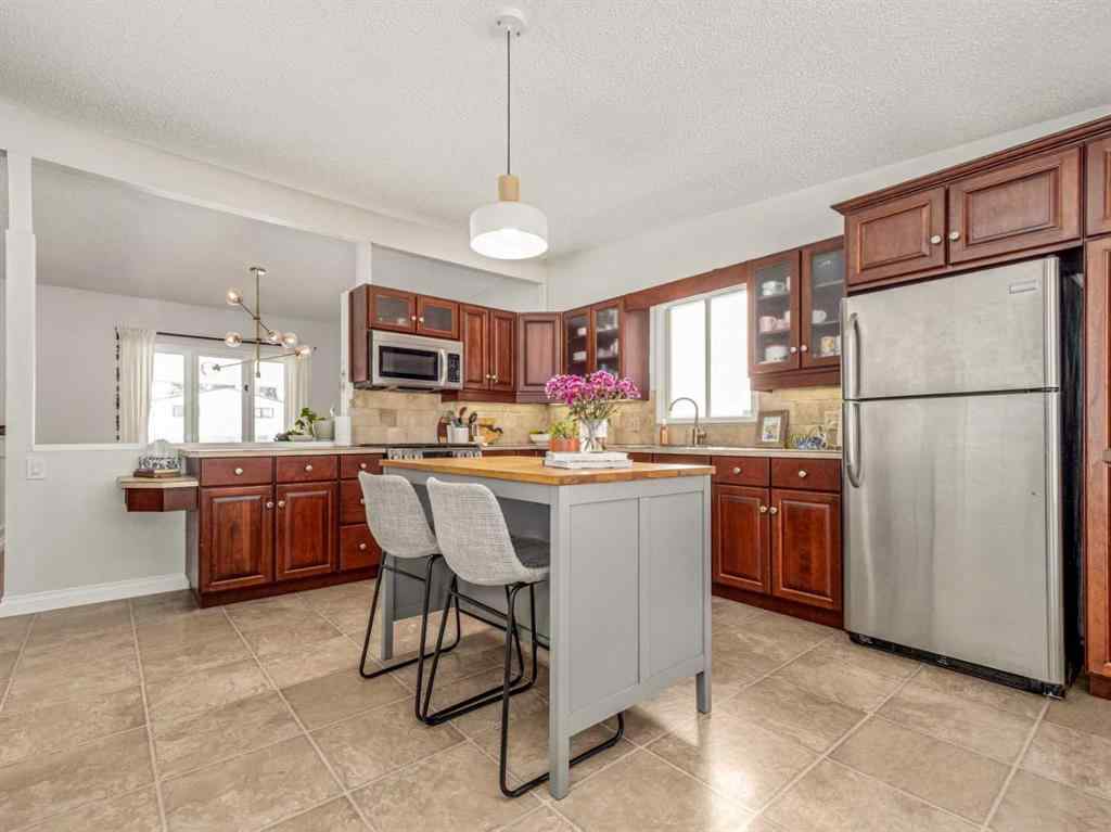 MLS&reg; # A2271389 - 25 Nevada Road W in Varsity Village Lethbridge, Residential Open Houses