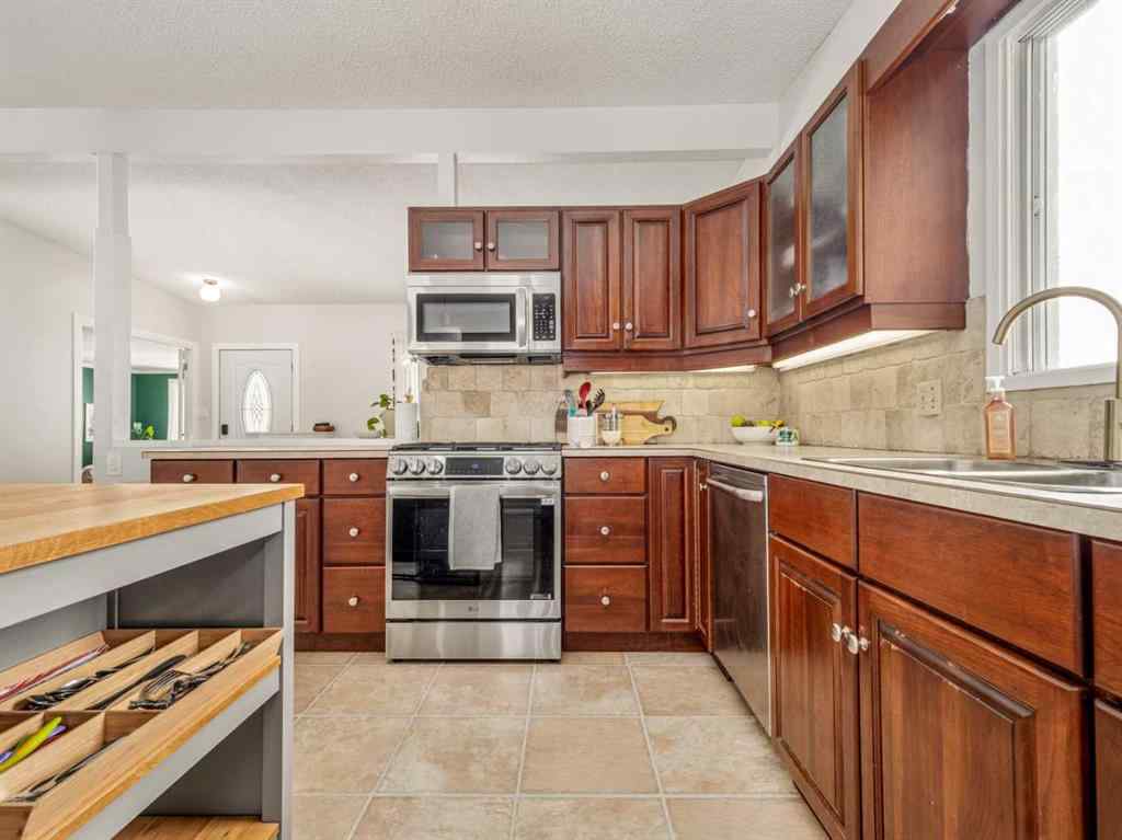 MLS&reg; # A2271389 - 25 Nevada Road W in Varsity Village Lethbridge, Residential Open Houses