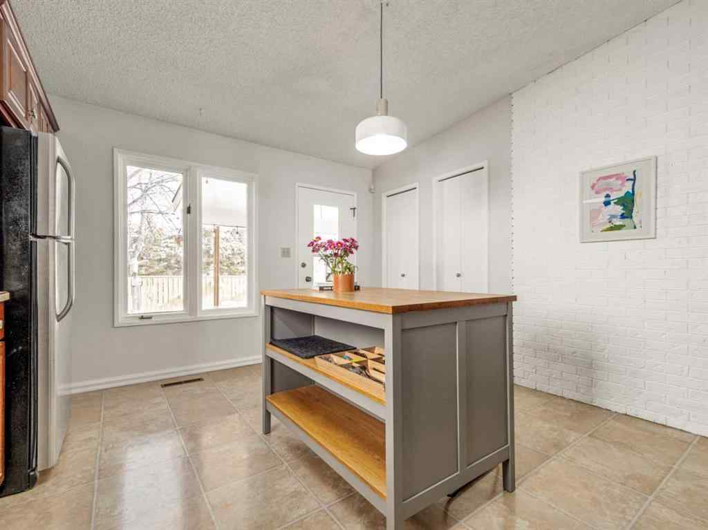 MLS&reg; # A2271389 - 25 Nevada Road W in Varsity Village Lethbridge, Residential Open Houses