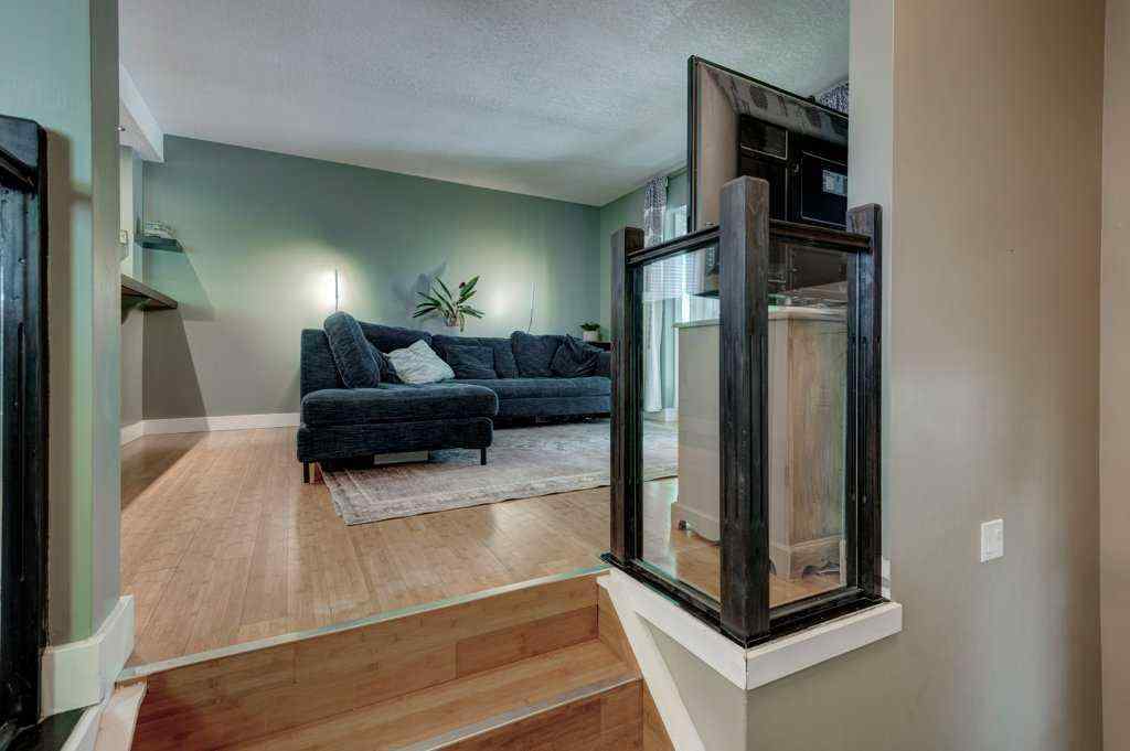 MLS&reg; # A2271393 - 39 Shawglen Place SW in Shawnessy Calgary, Residential Open Houses