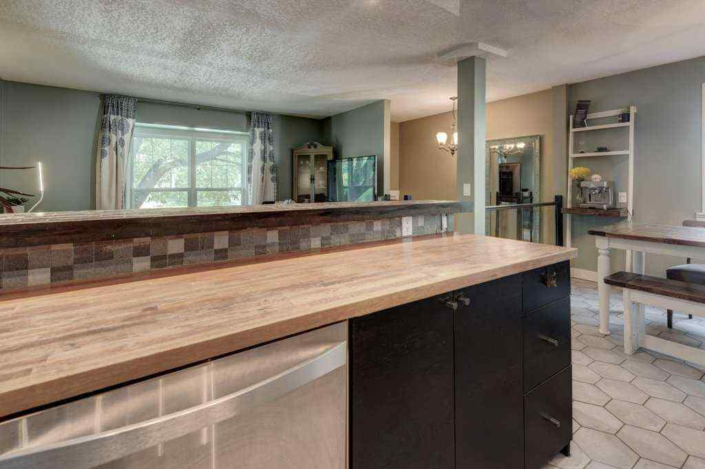 MLS&reg; # A2271393 - 39 Shawglen Place SW in Shawnessy Calgary, Residential Open Houses