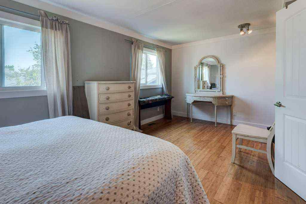 MLS&reg; # A2271393 - 39 Shawglen Place SW in Shawnessy Calgary, Residential Open Houses