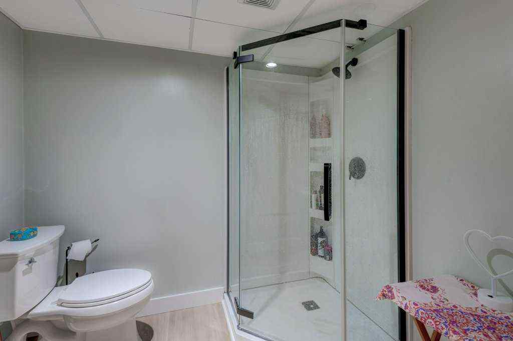 MLS&reg; # A2271393 - 39 Shawglen Place SW in Shawnessy Calgary, Residential Open Houses