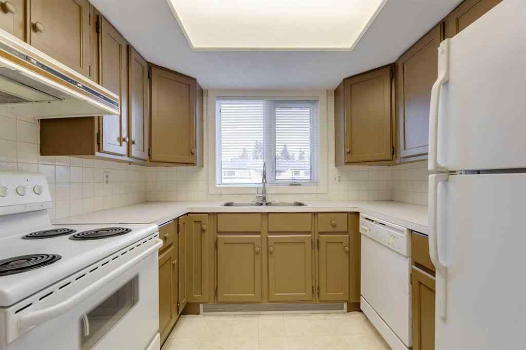 MLS® # A2271402 - Unit #206 3737 42 Street NW in Varsity Calgary, Residential Open Houses