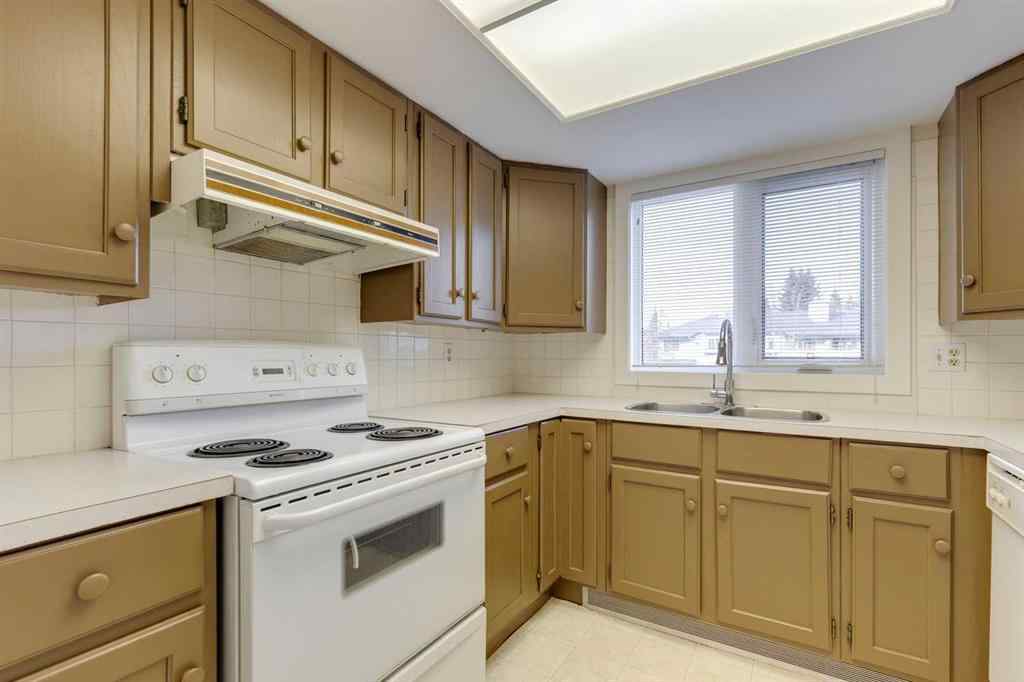 MLS® # A2271402 - Unit #206 3737 42 Street NW in Varsity Calgary, Residential Open Houses