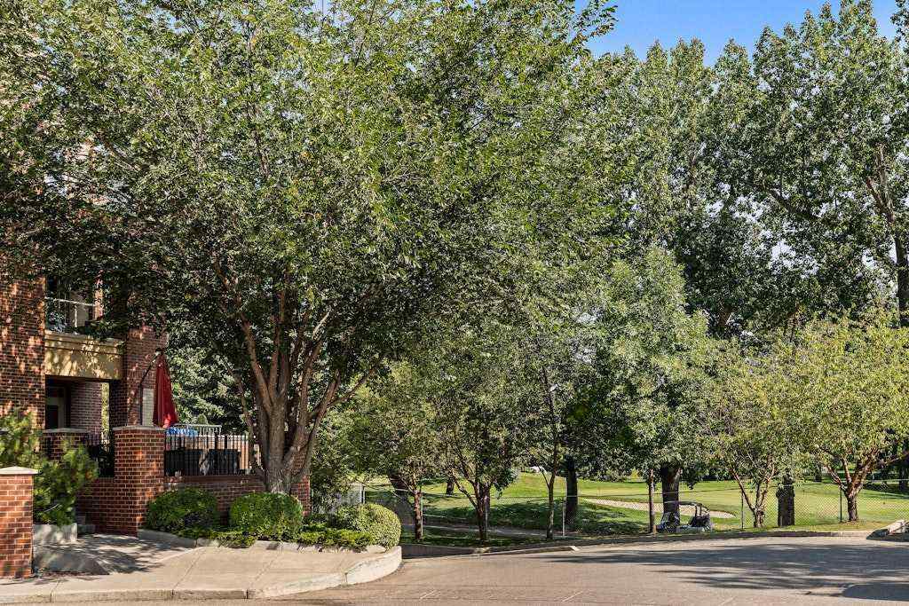 MLS® # A2271459 - Unit #3301 24 Hemlock Crescent SW in Spruce Cliff Calgary, Residential Open Houses