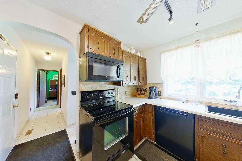 MLS&reg; # A2271484 - 26 Lake Ere Estates  in Kinniburgh North Chestermere, Residential Open Houses