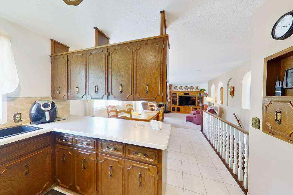 MLS&reg; # A2271484 - 26 Lake Ere Estates  in Kinniburgh North Chestermere, Residential Open Houses