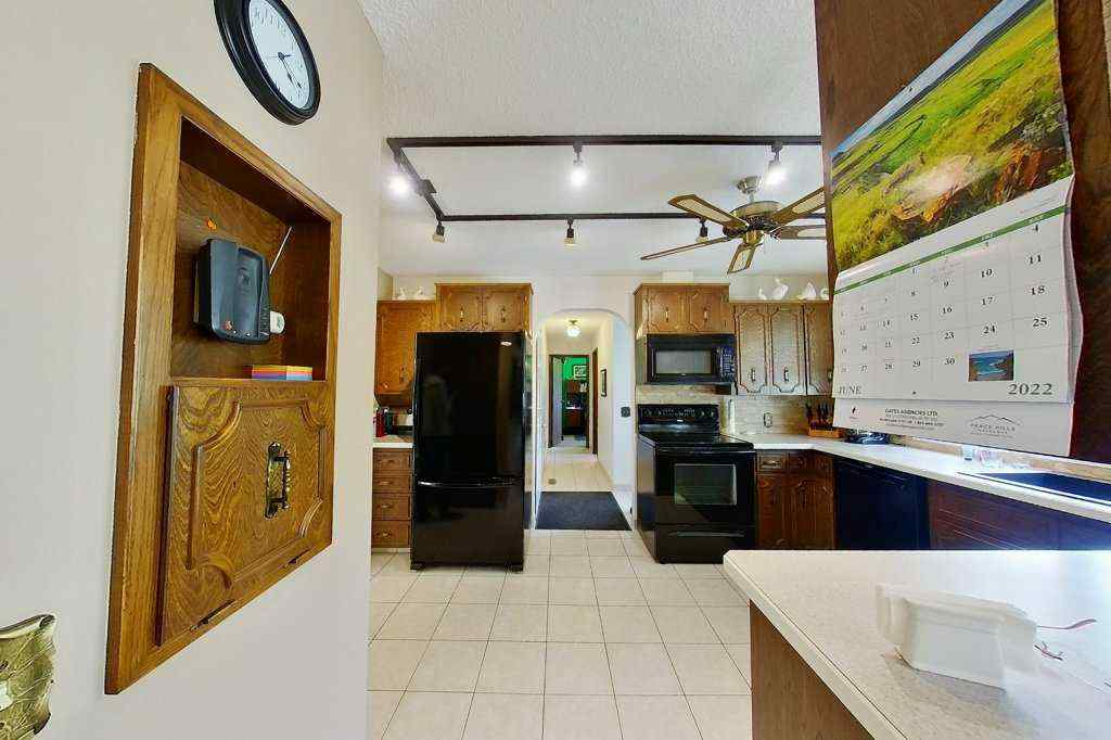 MLS&reg; # A2271484 - 26 Lake Ere Estates  in Kinniburgh North Chestermere, Residential Open Houses