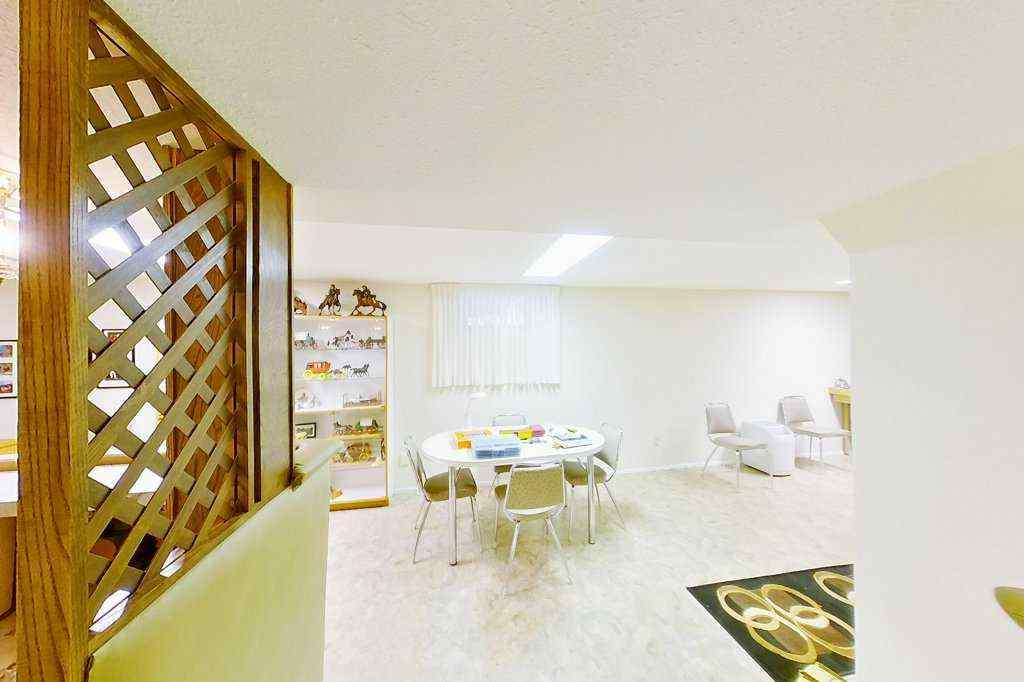 MLS&reg; # A2271484 - 26 Lake Ere Estates  in Kinniburgh North Chestermere, Residential Open Houses