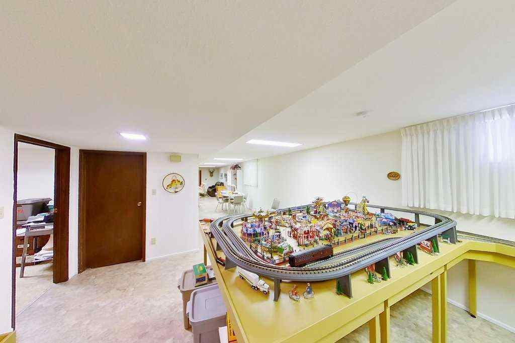 MLS&reg; # A2271484 - 26 Lake Ere Estates  in Kinniburgh North Chestermere, Residential Open Houses