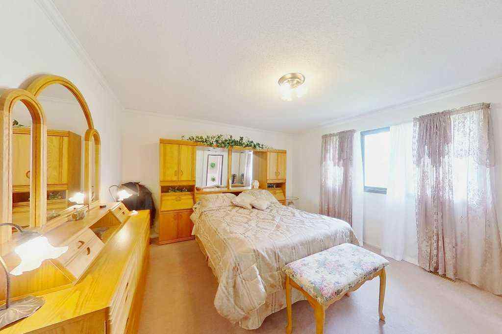 MLS&reg; # A2271484 - 26 Lake Ere Estates  in Kinniburgh North Chestermere, Residential Open Houses