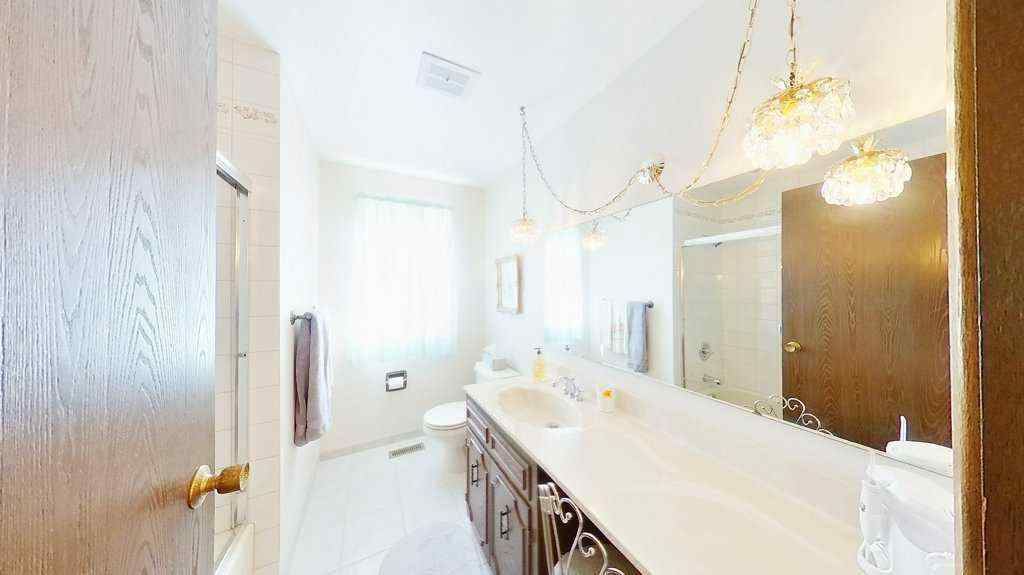 MLS&reg; # A2271484 - 26 Lake Ere Estates  in Kinniburgh North Chestermere, Residential Open Houses