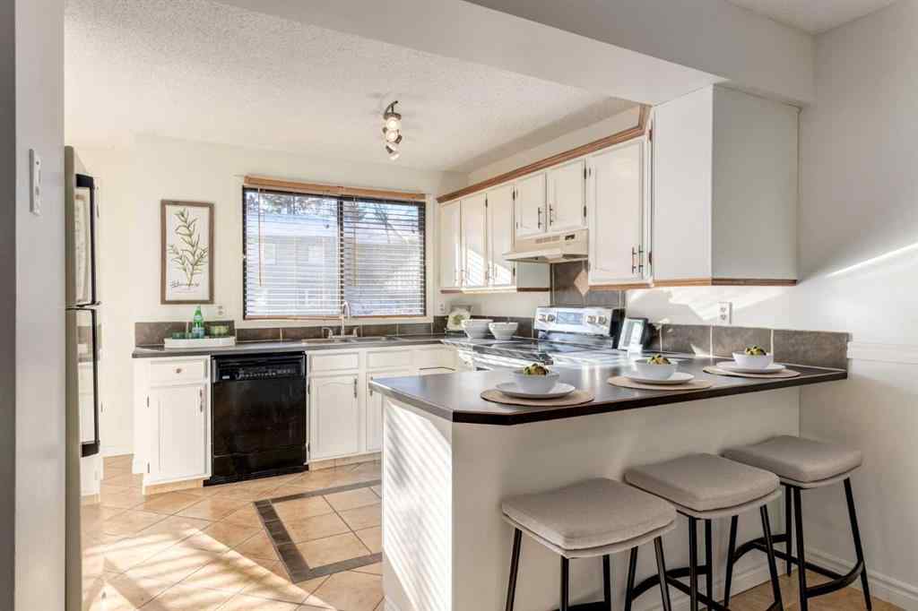 MLS&reg; # A2271488 - 116 Point Drive NW in Point McKay Calgary, Residential Open Houses