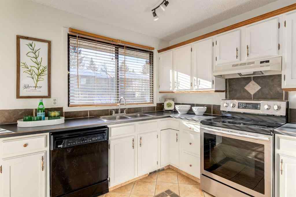 MLS&reg; # A2271488 - 116 Point Drive NW in Point McKay Calgary, Residential Open Houses