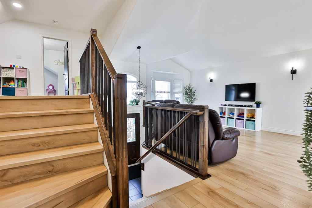 MLS&reg; # A2271515 - 477 Edinburgh Road W in West Highlands Lethbridge, Residential Open Houses