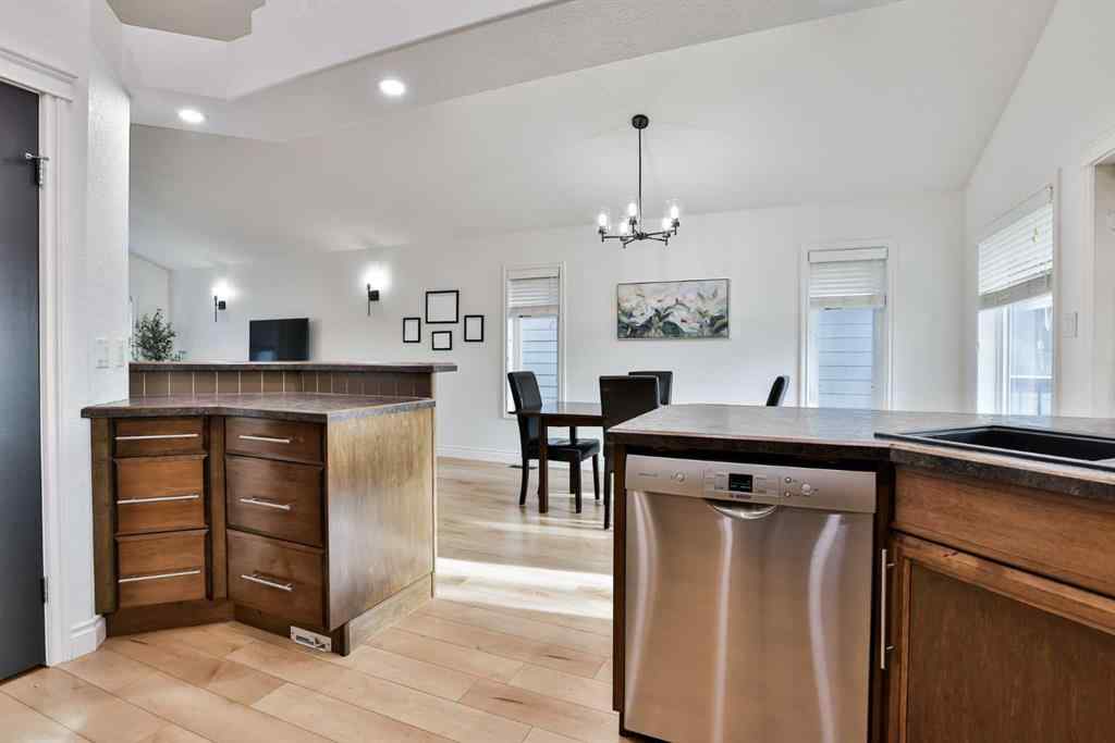 MLS&reg; # A2271515 - 477 Edinburgh Road W in West Highlands Lethbridge, Residential Open Houses