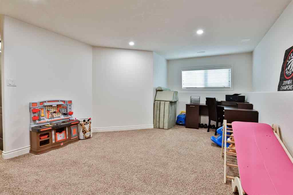 MLS&reg; # A2271515 - 477 Edinburgh Road W in West Highlands Lethbridge, Residential Open Houses