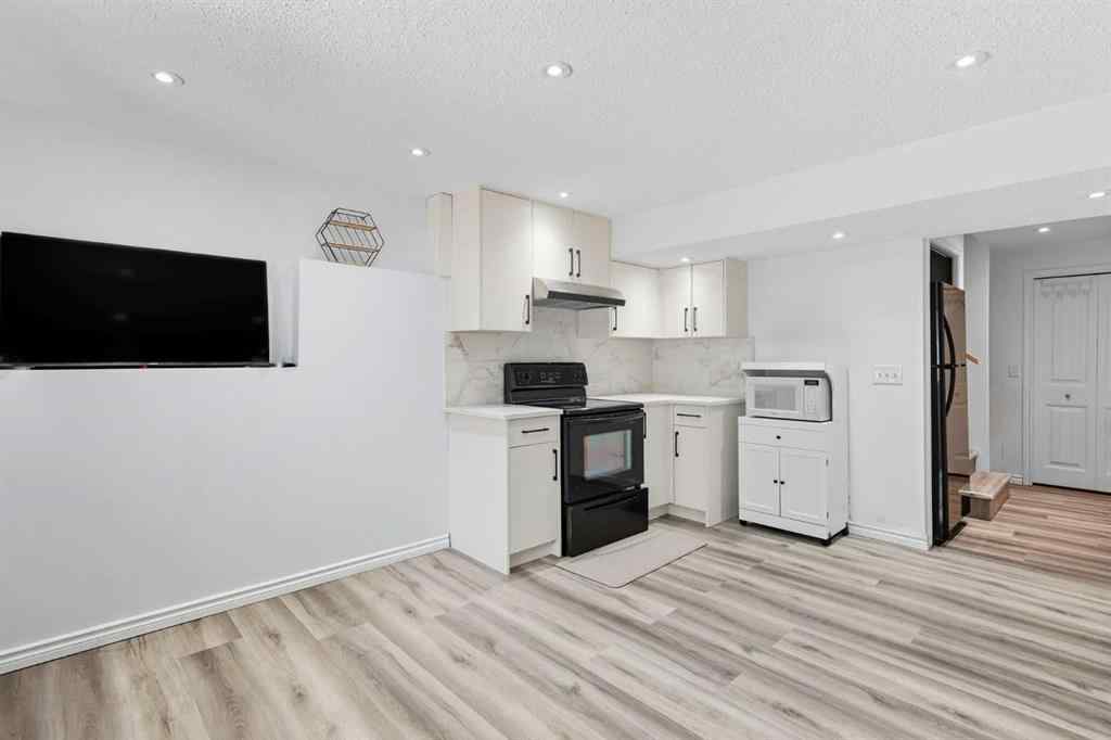 MLS&reg; # A2271522 - 129 Luxstone Green SW in Luxstone Airdrie, Residential Open Houses