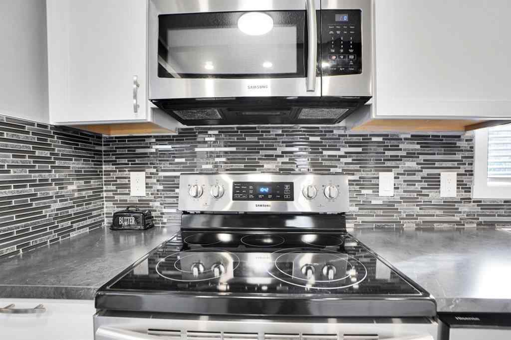 MLS&reg; # A2271534 - Unit #208 3223 83 Street NW in Greenwood/Greenbriar Calgary, Mobile Open Houses