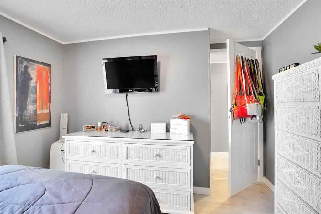 MLS&reg; # A2271534 - Unit #208 3223 83 Street NW in Greenwood/Greenbriar Calgary, Mobile Open Houses