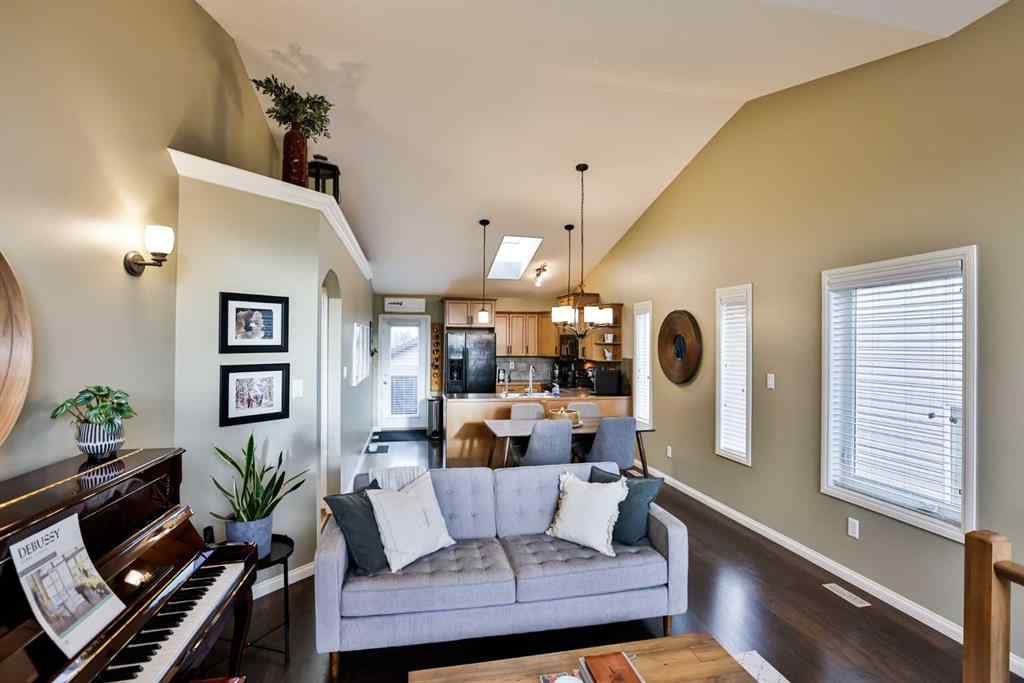 MLS&reg; # A2271536 - 532 Silkstone Crescent W in Copperwood Lethbridge, Residential Open Houses