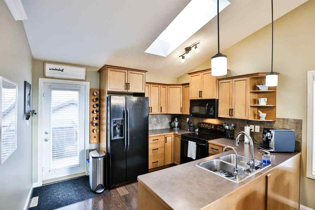MLS&reg; # A2271536 - 532 Silkstone Crescent W in Copperwood Lethbridge, Residential Open Houses