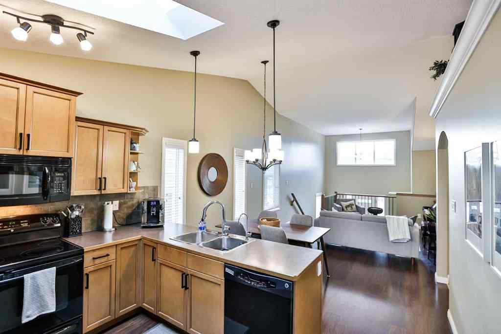 MLS&reg; # A2271536 - 532 Silkstone Crescent W in Copperwood Lethbridge, Residential Open Houses
