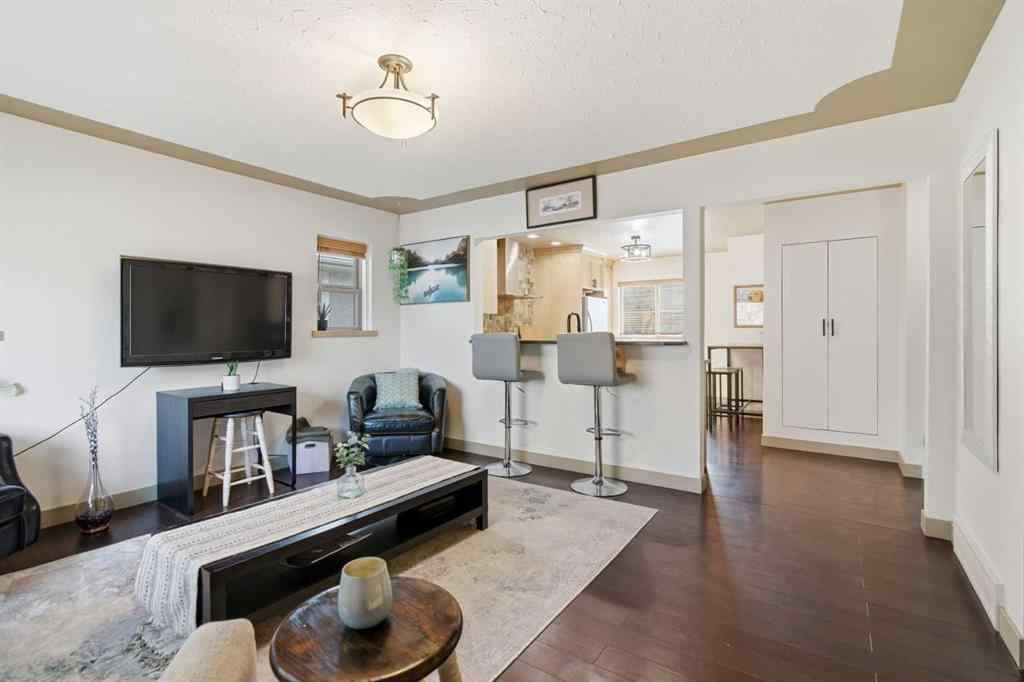 MLS&reg; # A2271547 - 535 30 Avenue NW in Mount Pleasant Calgary, Residential Open Houses