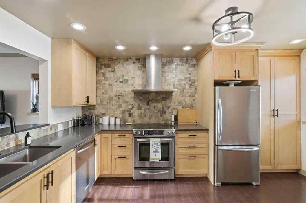 MLS&reg; # A2271547 - 535 30 Avenue NW in Mount Pleasant Calgary, Residential Open Houses