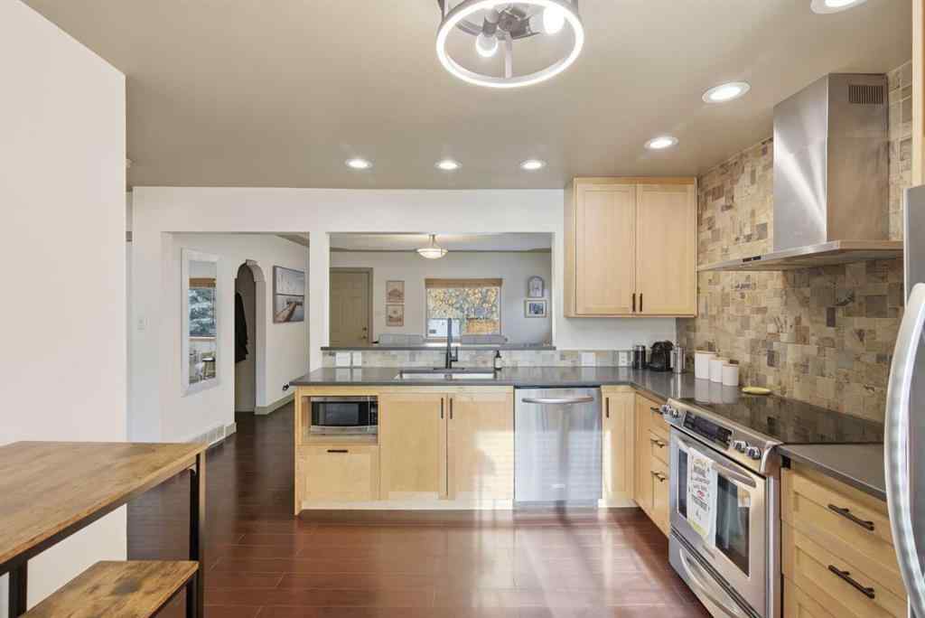 MLS&reg; # A2271547 - 535 30 Avenue NW in Mount Pleasant Calgary, Residential Open Houses