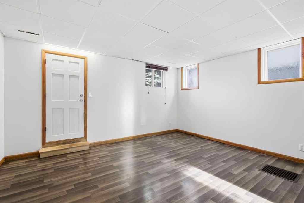 MLS&reg; # A2271547 - 535 30 Avenue NW in Mount Pleasant Calgary, Residential Open Houses